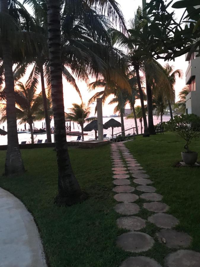 Front Beach Private Room With Shared Bathroom Cancún Zewnętrze zdjęcie