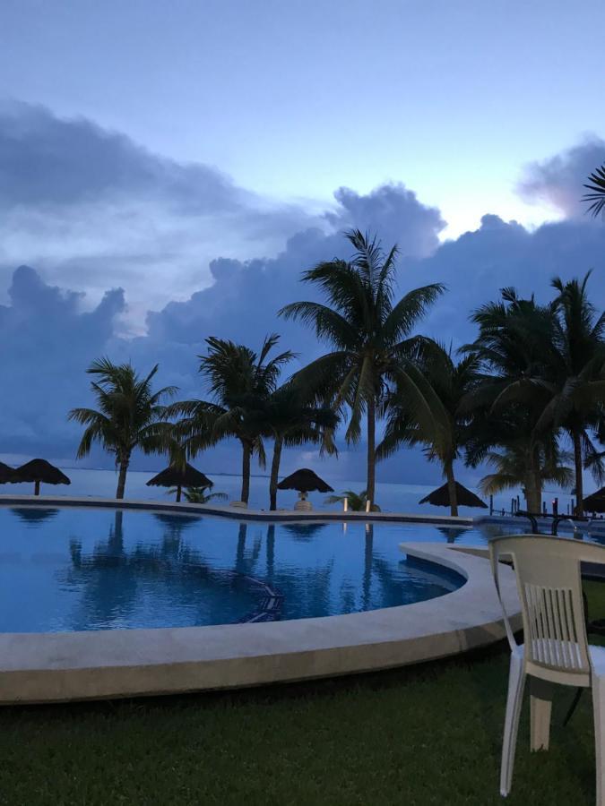 Front Beach Private Room With Shared Bathroom Cancún Zewnętrze zdjęcie